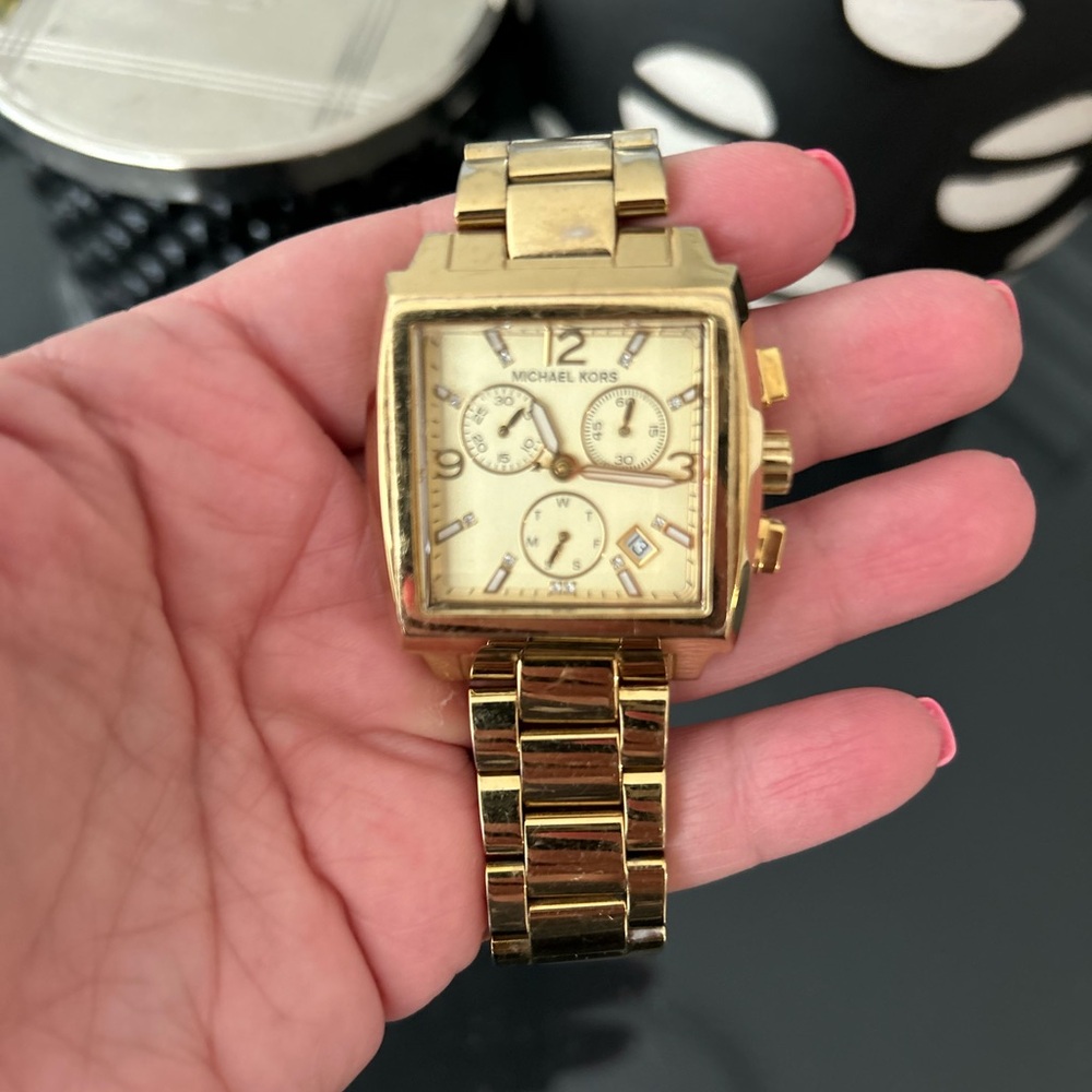 MICHAEL KORS Analog Gold Dial Quartz Watch. Needs battery replacement.